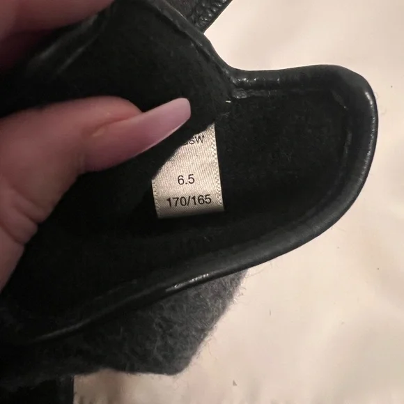 Burberry Black Leather Gloves - Picture 5 of 5